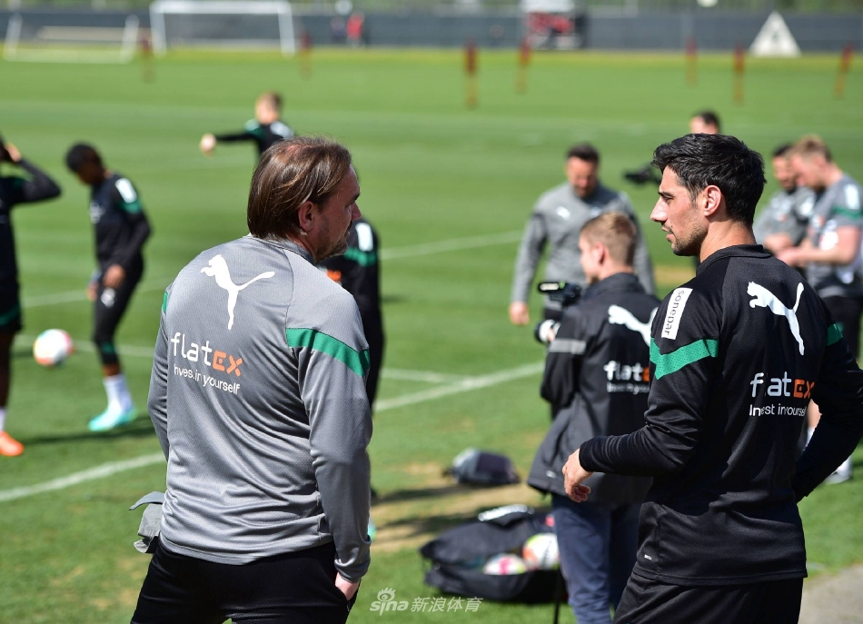 今夜突围战来临,门兴格拉德巴赫围绕德甲止住颓势,球迷炸锅,团队化学反应显著(美因茨vs门兴格拉德巴赫赛事分析)-开元娱乐